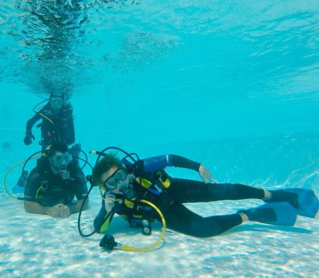 Baptême en piscine 